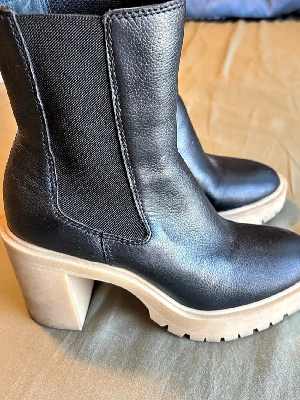 Dolce Vita Chelsea Platform Boots Black US 7 Like New